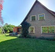 Großzügiges Wohnhaus-Grundstück mit Bebauungsmöglichkeit - Uplengen / Remels