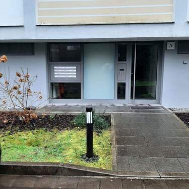 Gebäudeeingang - Saarbrücken - 140.000,00&nbsp;EUR Kaufpreis, ca.&nbsp; 57,00&nbsp;m&sup2;&nbsp;Wohnfl&auml;che