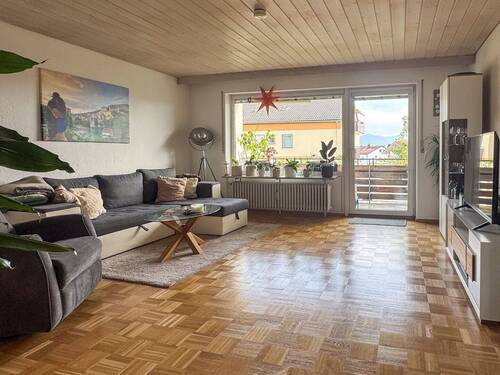 Wohnzimmer - 2 Zimmer Etagenwohnung zur Miete in Stephanskirchen