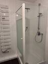 Glasdusche und Handtuchwärmer - 