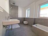 Badezimmer 1. OG - 