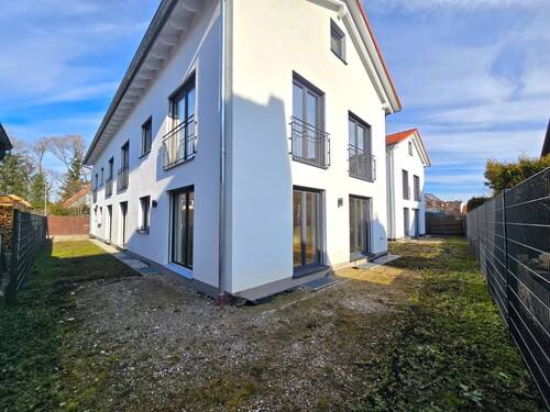 Hausansicht - 6 Zimmer Doppelhaushälfte zum Kaufen in Oberding