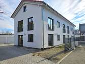 Hausansicht Einfahrt - 
