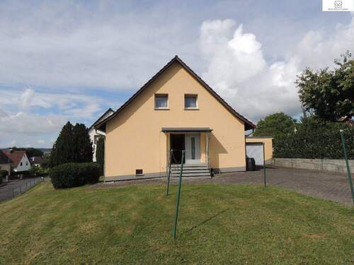 Frontansicht - #Schnäppchen #Provisionsfrei für Käufer, Einfamilienhaus in sonniger Lage. 36103 Flieden - OT