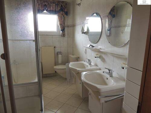 Badezimmer im Erdgeschoss - 