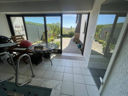 Schwimmbad zur Terrassenseite - 