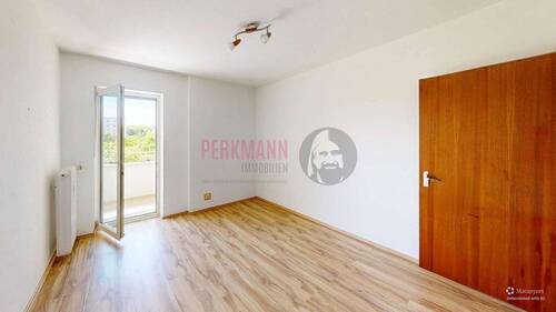 Schlafzimmer 1 mit Balkonzugang - 3 Zimmer Etagenwohnung zum Kaufen in München