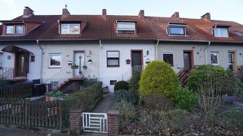 Straßenansicht - Kompaktes Reihenmittelhaus mit Vollkeller, Garten, neuem Dach (2011) und Ausbaureserve in Bremen-Huchting