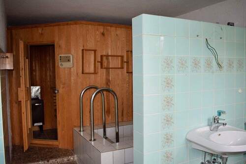 Saunahaus mit Tauchbecken und Dusche - 