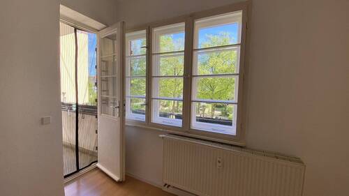 Ausgang zum Balkon - 2 Zimmer Etagenwohnung in Berlin