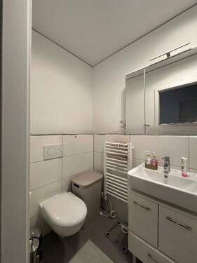 Gäste-WC mit Dusche - 