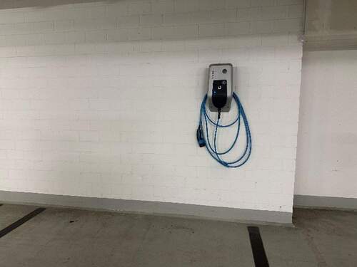 Tiefgarage mit E-Ladesäule - 