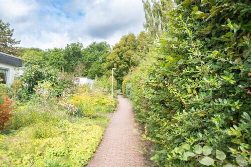 Weg zum Haus - 4 Zimmer Bungalow zum Kaufen in Mainz / Lerchenberg