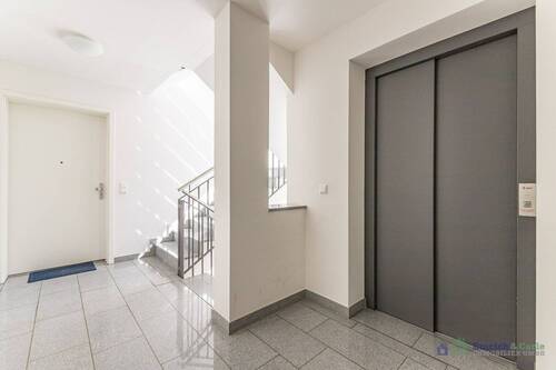 Hausflur/Aufzug - Etagenwohnung mit 61,80 m&sup2; in Mainz zum Kaufen