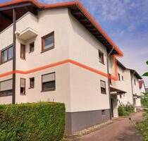 Wohnen fast wie im eigenen Haus! 5 Zimmer, 2 Bäder, 2 Balkone. - Freiberg am Neckar Geisingen