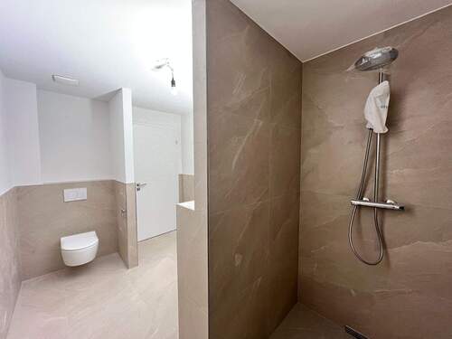 gr. Duschbad im Souterrain - 