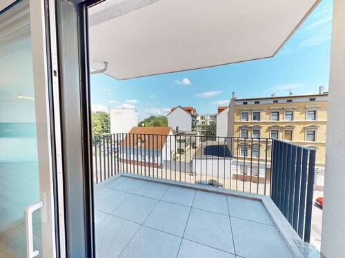 Balkon - Etagenwohnung mit 97,40 m&sup2; in Magdeburg zur Miete