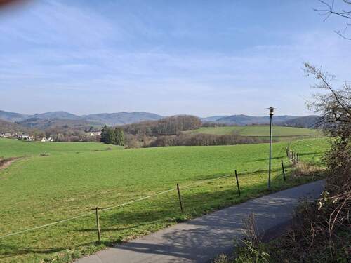 Blick vom Garten.jpg - Wer das Besondere sucht, findet manchmal das Einzigartige