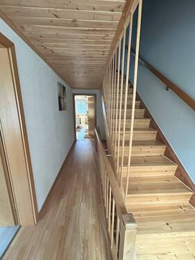 Treppe ins 2. OG - 