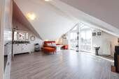 Wohnzimmer - Bezugsfrei: Große 4-Zimmer-Wohnung in Top Lage von Geretsried mit Balkon & Effizienzklasse A