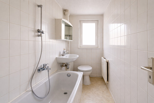 Badezimmer - Etagenwohnung mit 60,00 m&sup2; in Berlin zum Kaufen