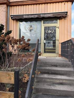 Eingang ehemals Verkaufsraum Bäckerei - 