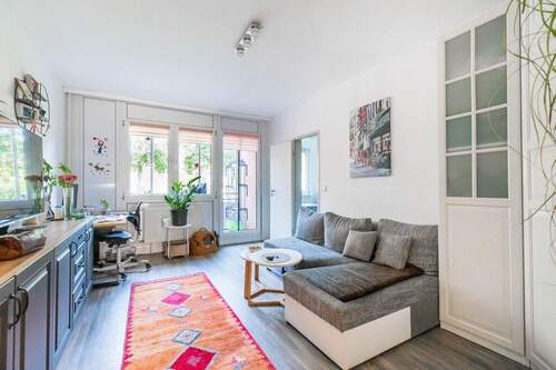 Wohnzimmer - 4 Zimmer Etagenwohnung in Schwerin