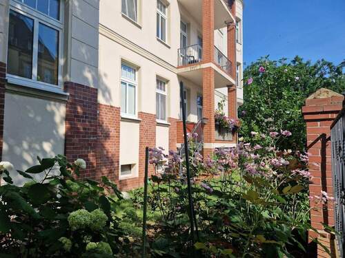 Vorgarten - Mehrfamilienhaus, Wohnhaus in Halle (Saale) zum Kaufen