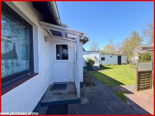 Terrasse und Nebeneingang - 