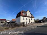 Hausansicht - Wohnhaus und Gartenhaus und großem Grundstück