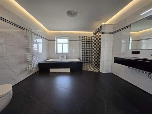 Wellness Bad im Erdgeschoss - 