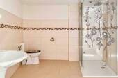Bad mit ebenerdiger Dusche - 