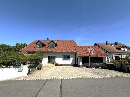 Außenansicht - 8 Zimmer Mehrfamilienhaus, Wohnhaus in Wendelstein