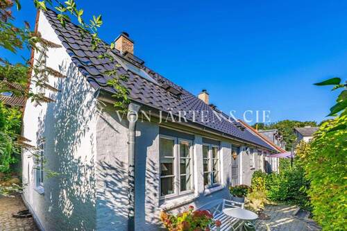 Zwischen Elbe und Tradition - Stilvolles Wohnen in Blankenese! - Mehrfamilienhaus, Wohnhaus mit 85,00 m&sup2; in Hamburg zum Kaufen