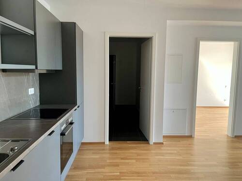 Wohnbereich mit EBK - Moderne 2-Zimmer-Wohnung mit EBK und Balkon!