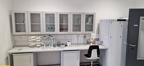 Voll ausgestattete Labore - 