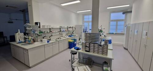 Voll ausgestattete Labore - 