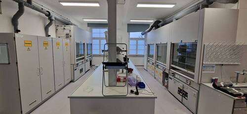 Voll ausgestattete Labore - 