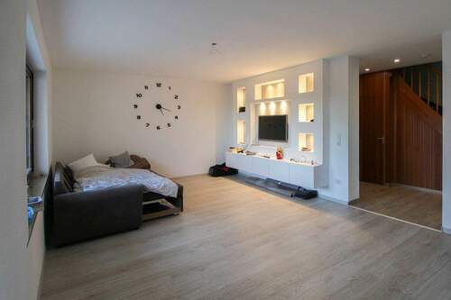 Wohnzimmer 1 - 5 Zimmer Einfamilienhaus zum Kaufen in Amberg