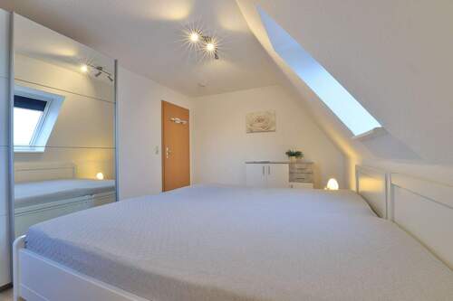 großzügiges Schlafzimmer - 