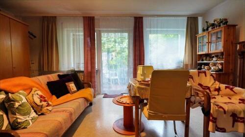 Wohn-Esszimmer mit Balkonzugang - 2 Zimmer Etagenwohnung in Überlingen