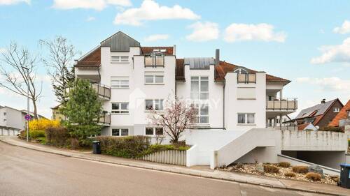 Außenansicht 1 - Stilvolle Maisonettewohnung mit Loggia, Balkon und viel Raum zur Entfaltung, inkl. TG