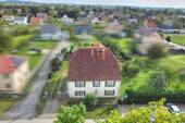 Bild 1 - Großzügiges Mehrfamilienhaus mit Geschichte, 3 Wohnungen und großem Garten