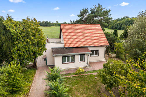Drohne - Charmantes Einfamilienhaus mit Potenzial auf Traumgrundstück direkt am Feld in sensationeller Lage
