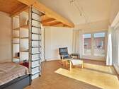 Heller Schlafbereich im Dachgeschoss mit Dachterrasse - 