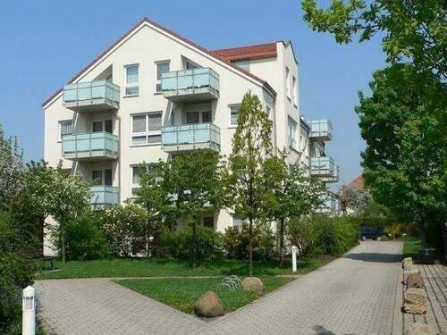 Außenansicht - Im Bieterverfahren - DD-Übigau: 2-Zimmer DG-Wohnung mit Balkon zu verkaufen