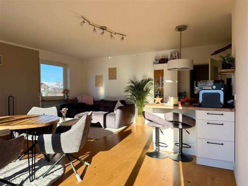 Der offene Wohn-Küchenbereich - 3 Zimmer Etagenwohnung in Murnau a. Staffelsee
