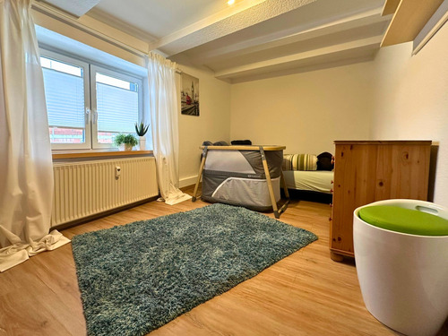 Schlafzimmer 2 Hauptwohnung Obergeschoss - 7 Zimmer Doppelhaushälfte zum Kaufen in Balve