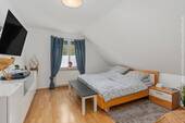 Schlafzimmer (13,17m²) im Obergeschoss - 