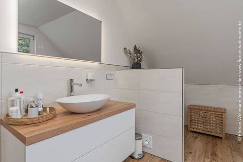 Badezimmer (10,27m²) im Obergeschoss ... - 